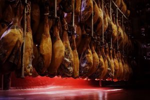 Hành trình tạo nên hương vị trứ danh của đùi heo muối Tây Ban Nha
